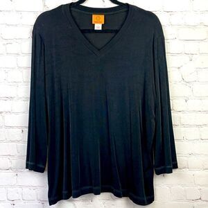 Ruby Rd.  Black V-neck liquid knit top. Large